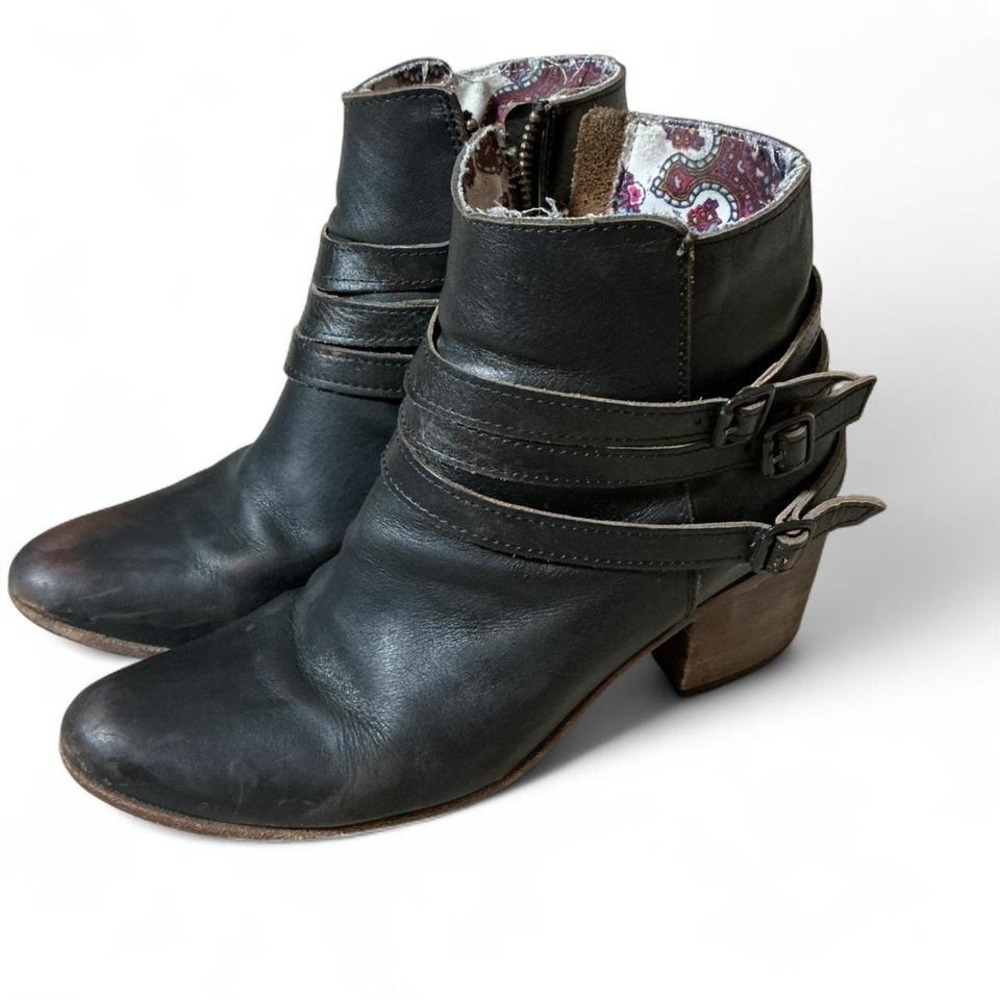 Freebird Black Savor Leather Buckle Strap Ankle Booties Women's Size 8‎